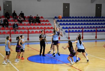 Με δύο πρόσωπα οι νεανίδες, υπέταξαν τον Ιωνικό στο Γέρακα.