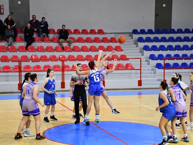 Εύκολη επικράτηση των κορασίδων επί της Δόξας Βύρωνα.