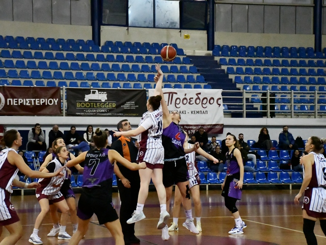 Το ντέρμπυ κορυφής γυναικών στο Περιστέρι κρίθηκε στο καλάθι υπέρ των γηπεδούχων.
